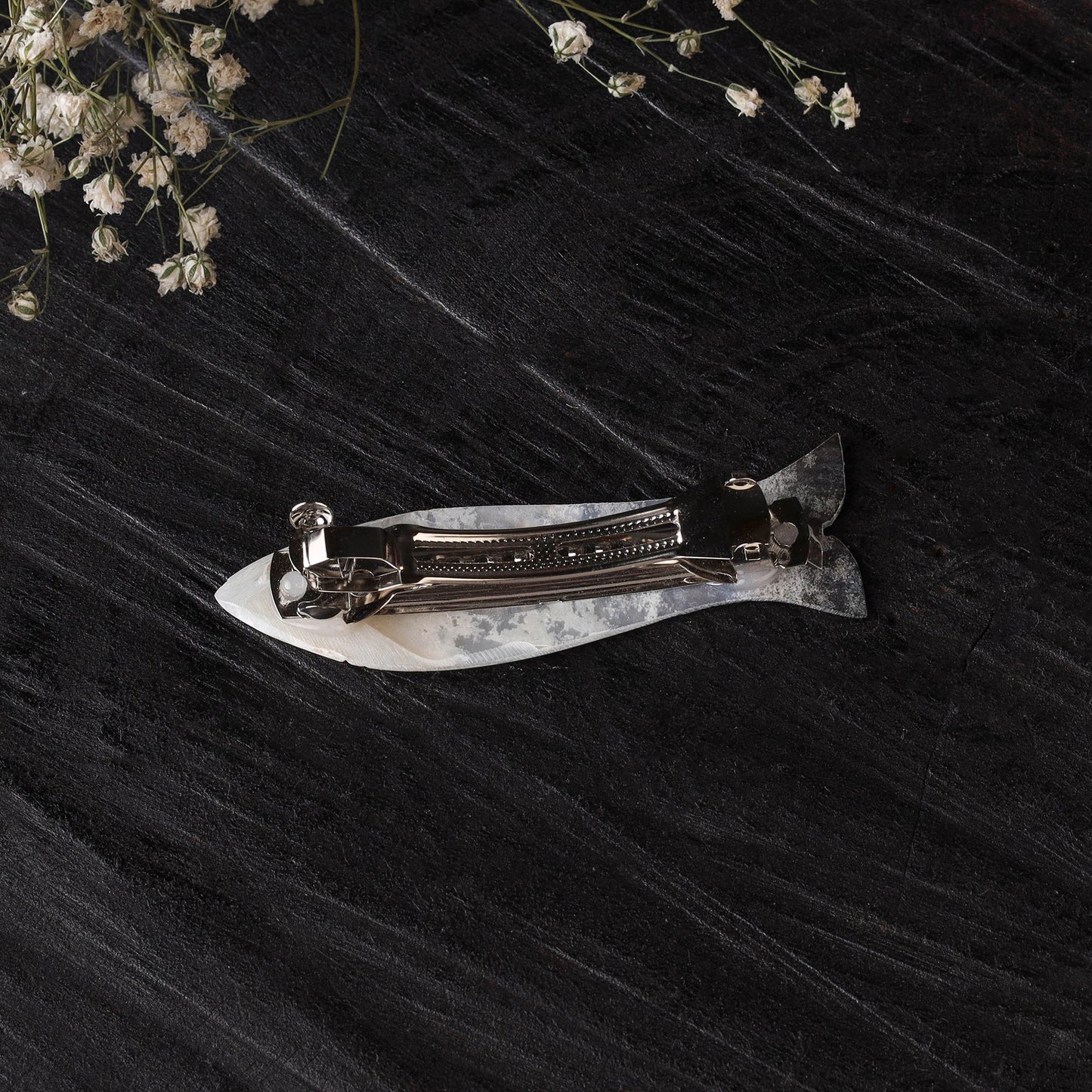 Handcrafted seashell hair clip 05