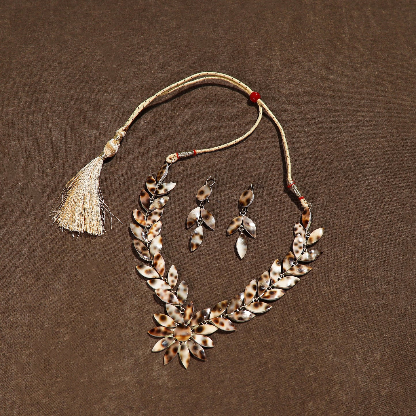 Handcrafted Seashell Necklace Set 10