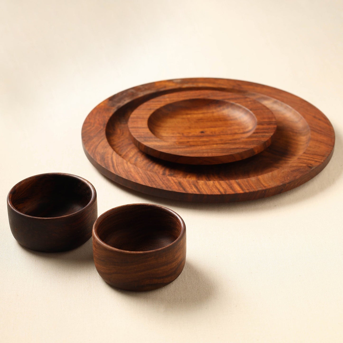 Brown Handcrafted Sheesham Wooden Dinner Set (2 Plates & 2 Bowls) 