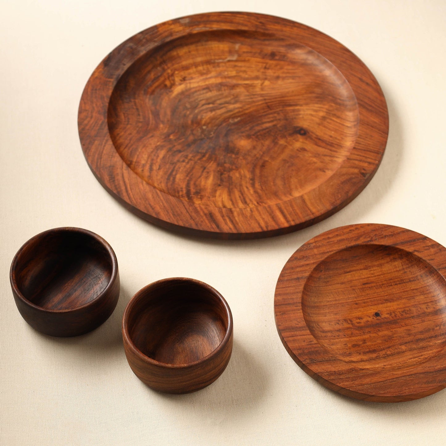 Brown Handcrafted Sheesham Wooden Dinner Set (2 Plates & 2 Bowls) 