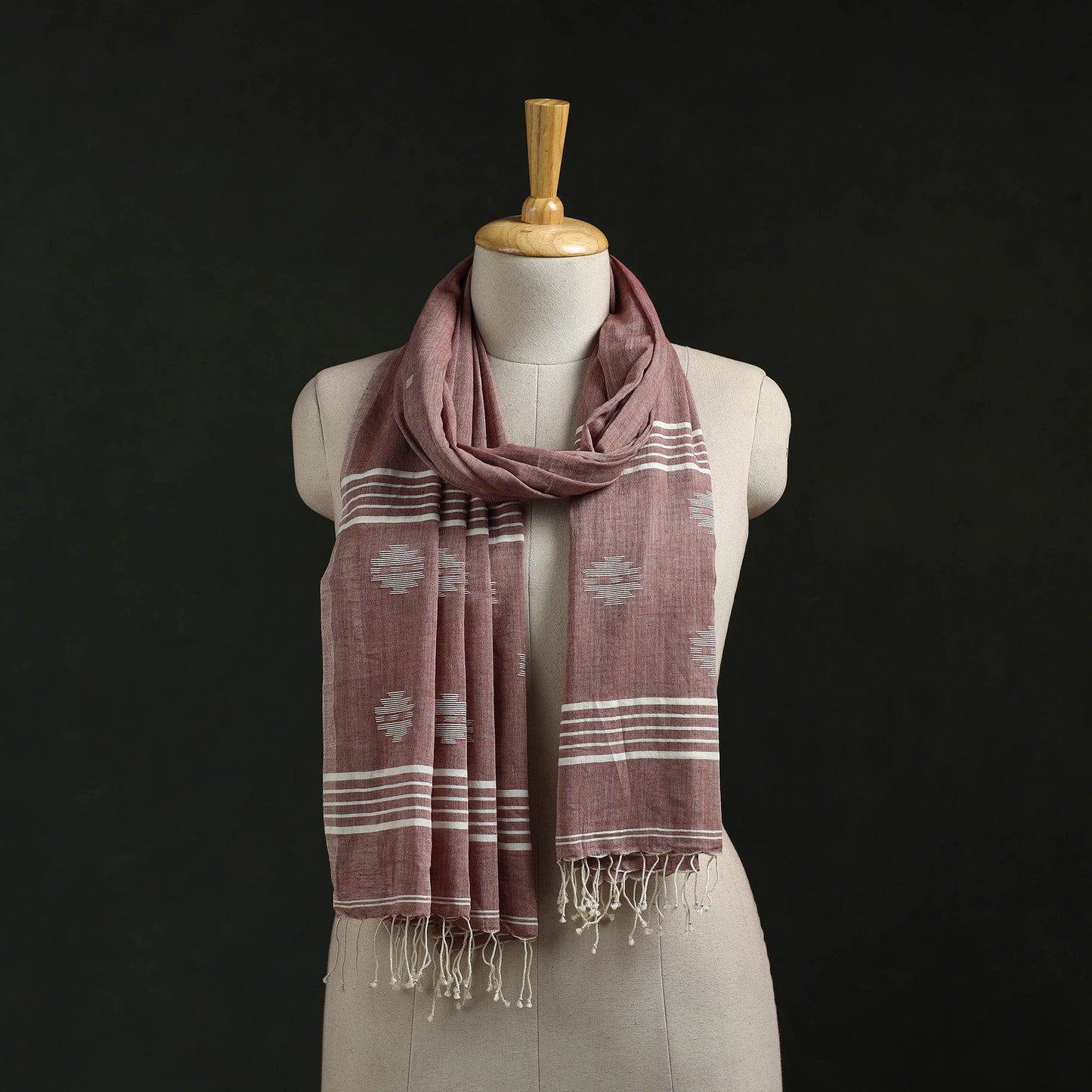 Handloom cotton burdwan jamdani stole with tassels 02