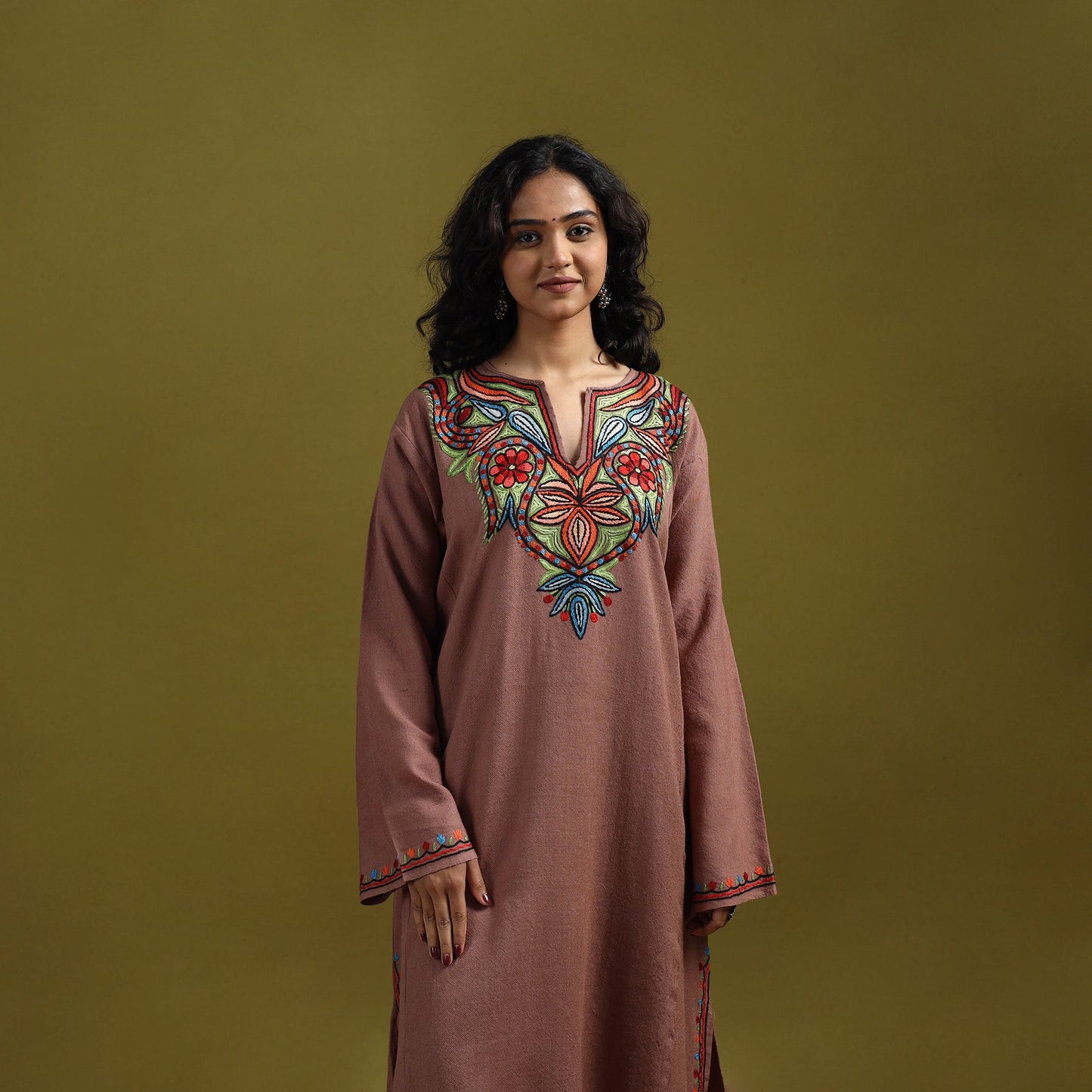 Handwoven aari hand embroidered kashmiri merino wool pheran