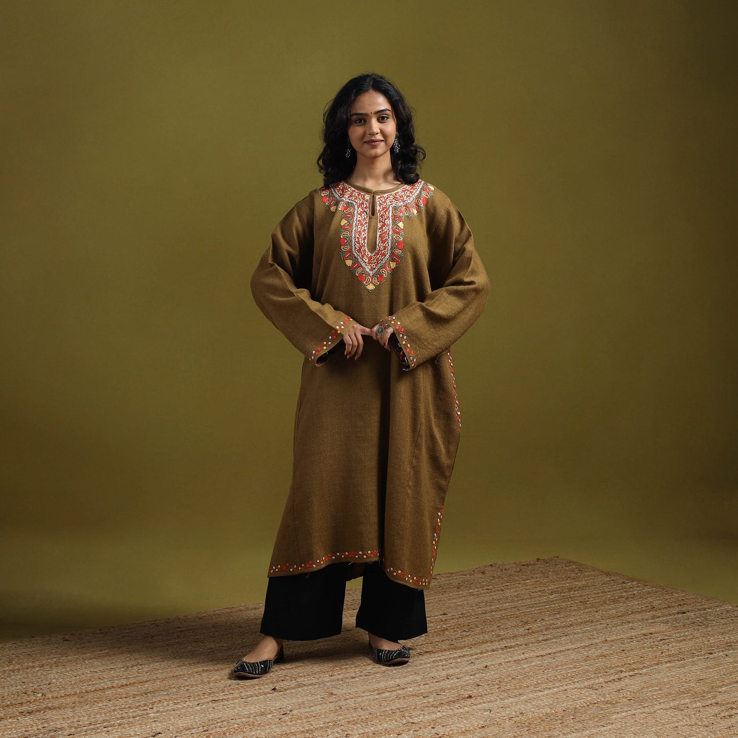 Handwoven aari hand embroidered kashmiri merino wool pheran