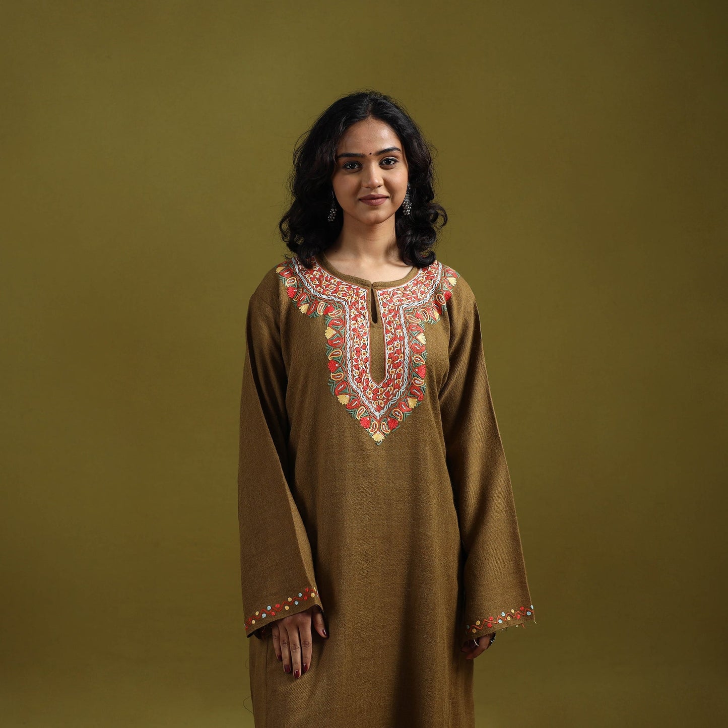 Handwoven aari hand embroidered kashmiri merino wool pheran