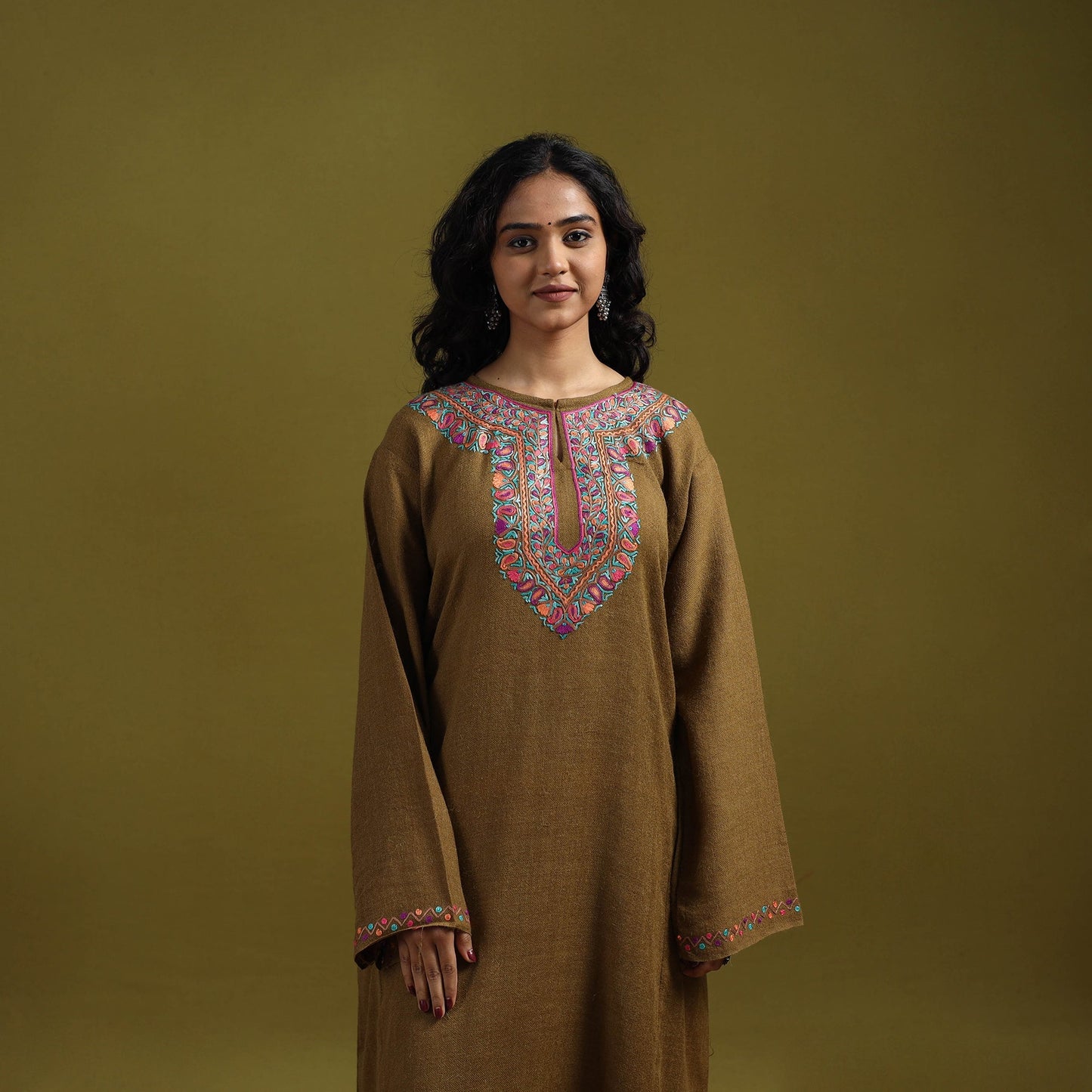 Handwoven aari hand embroidered kashmiri merino wool pheran