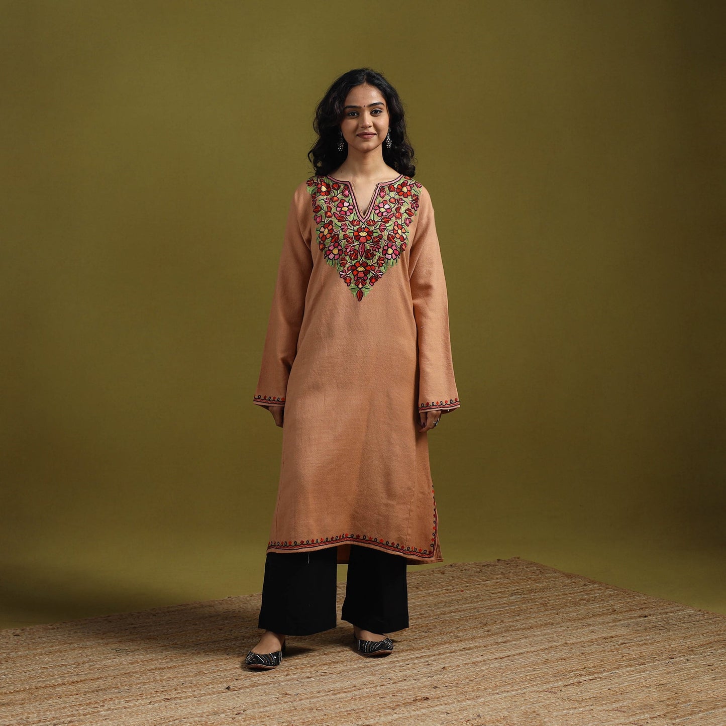 Handwoven aari hand embroidered kashmiri merino wool pheran