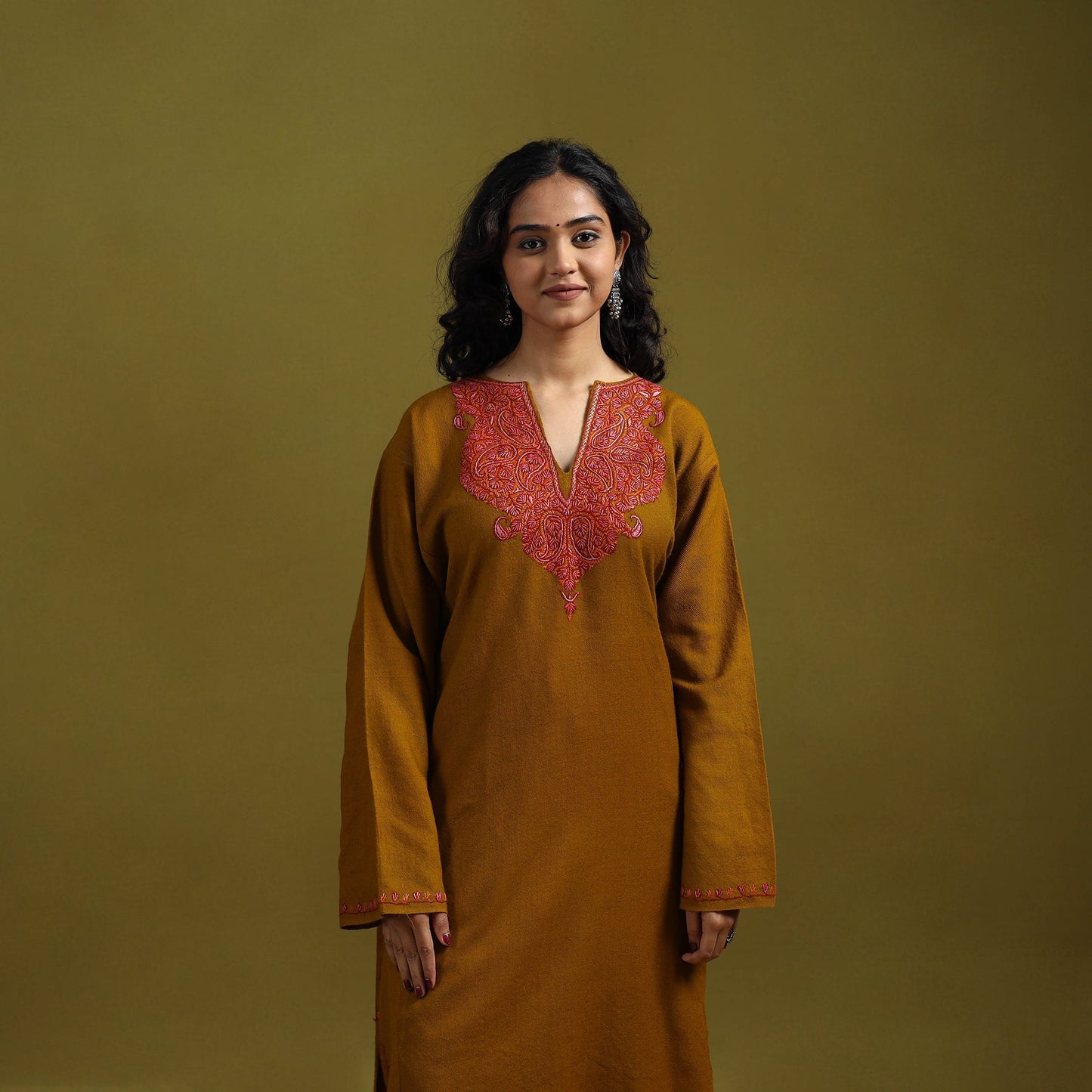 Handwoven sozni hand embroidered kashmiri merino wool