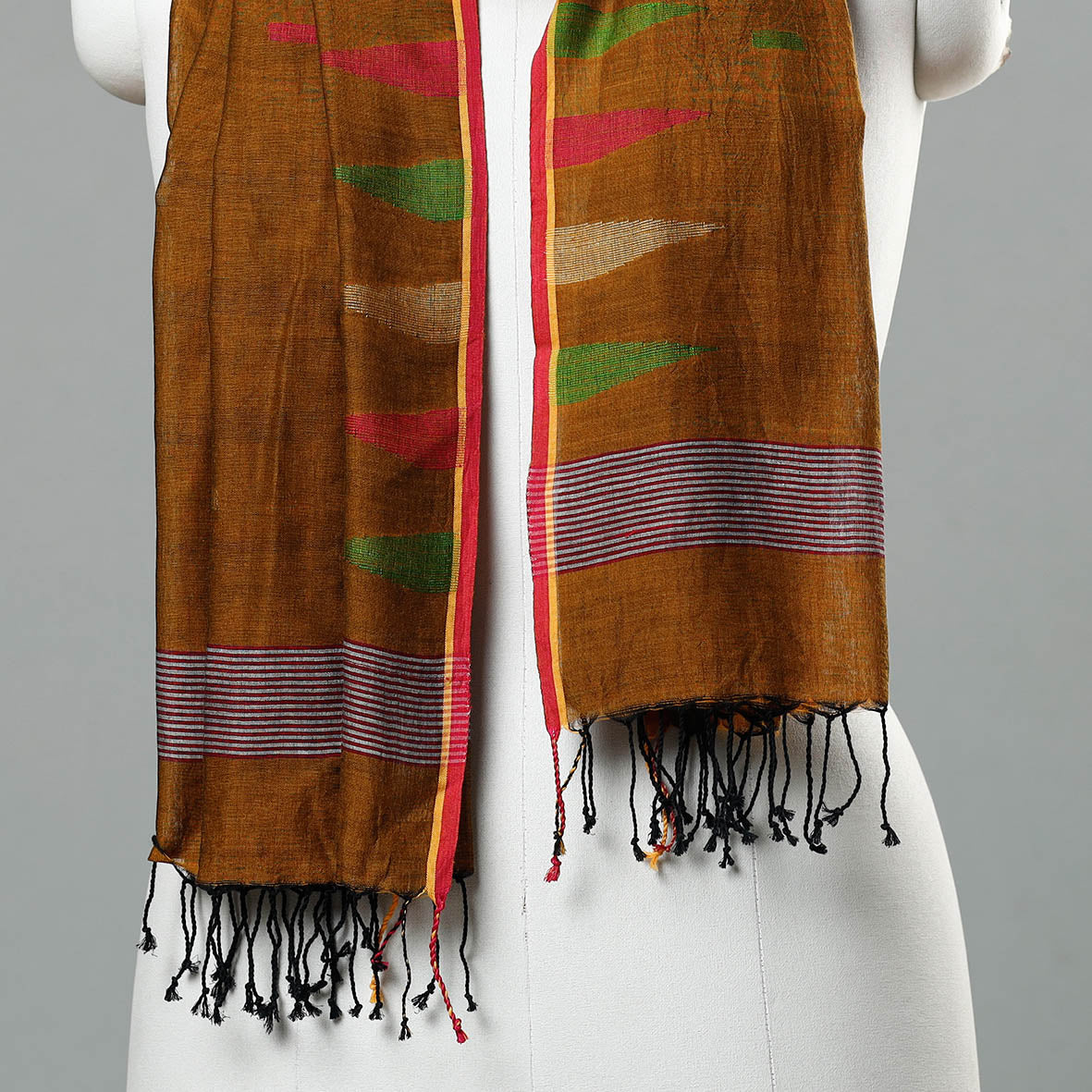  Jamdani Handloom Cotton Stole with Tassels Online at iTokri.com
