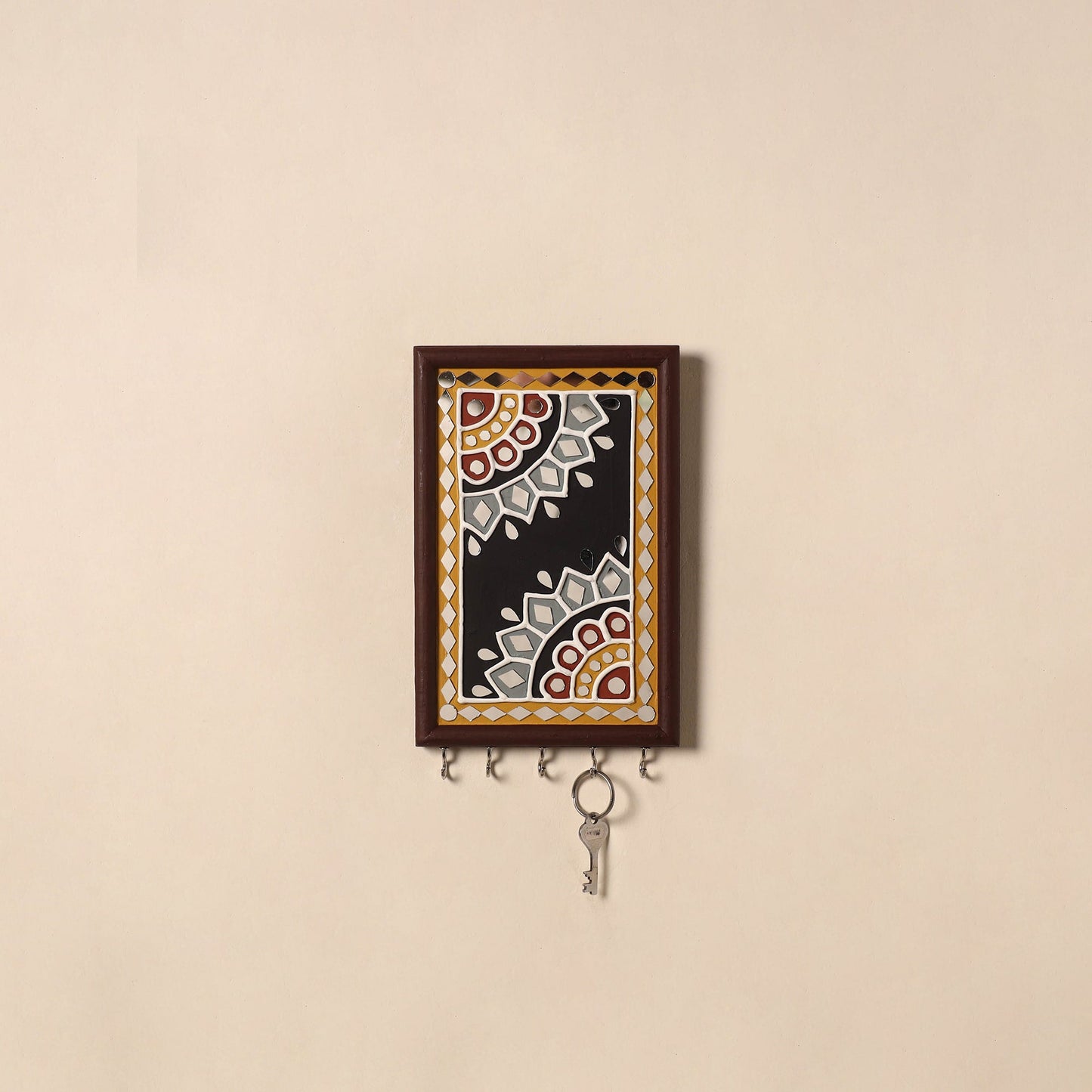 Kutch mud mirror work lippan art key holder (9 x 6 in) 28