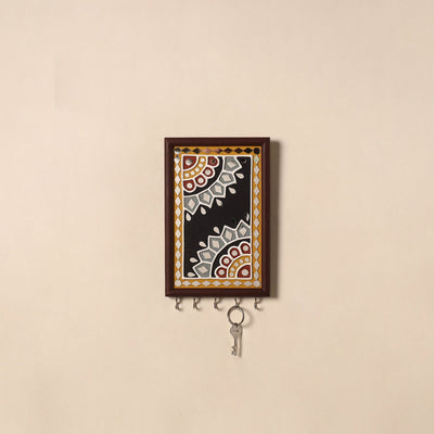 Kutch mud mirror work lippan art key holder (9 x 6 in) 28