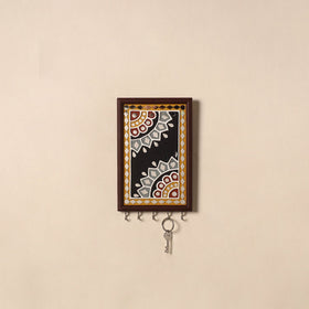 Kutch mud mirror work lippan art key holder (9 x 6 in) 28