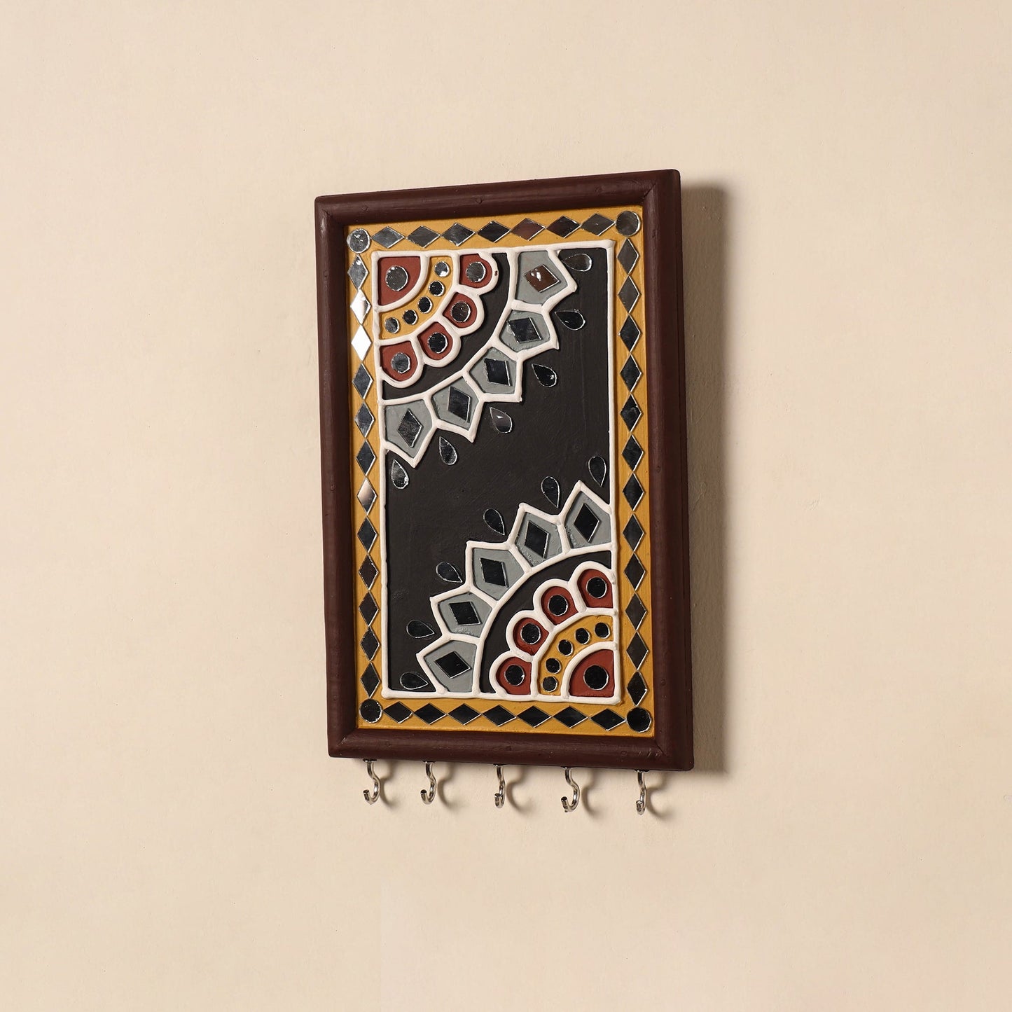 Kutch mud mirror work lippan art key holder (9 x 6 in) 28