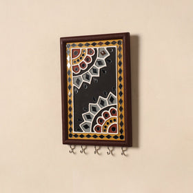 Kutch mud mirror work lippan art key holder (9 x 6 in) 28