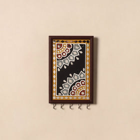 Kutch mud mirror work lippan art key holder (9 x 6 in) 28