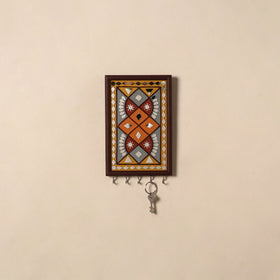 Kutch mud mirror work lippan art key holder (9 x 6 in) 33
