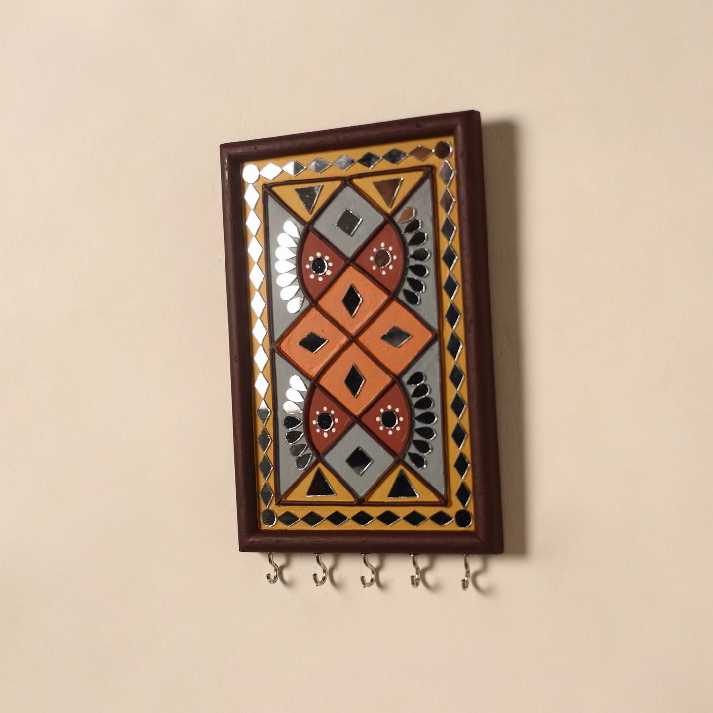 Kutch mud mirror work lippan art key holder (9 x 6 in) 33