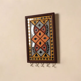 Kutch mud mirror work lippan art key holder (9 x 6 in) 33