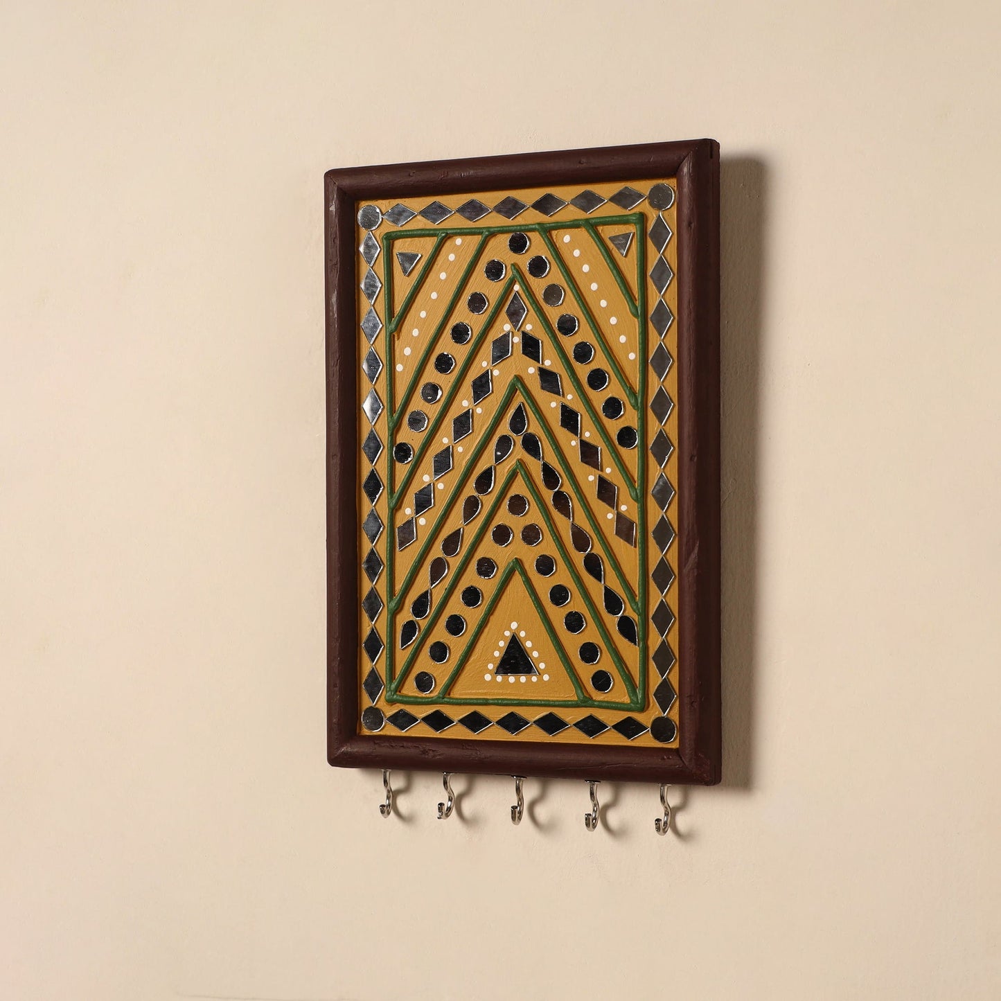 Kutch mud mirror work lippan art key holder (9 x 6 in) 35