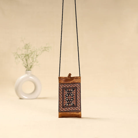 Kutch neran hand embroidered sling dori mobile pouch 109
