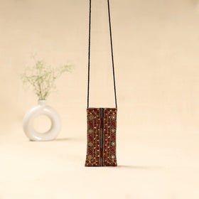 Kutch node hand embroidered sling dori mobile pouch 105
