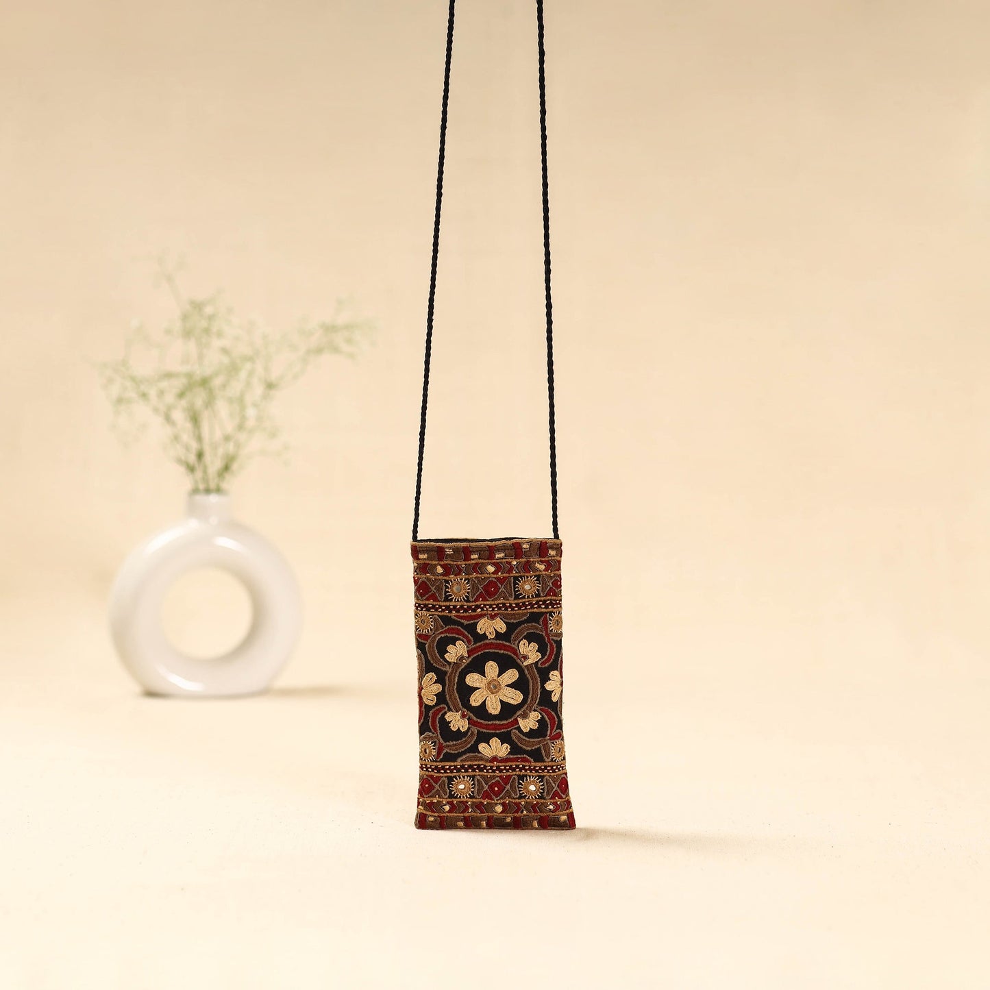 Kutch node hand embroidered sling dori mobile pouch 105