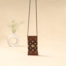 Kutch node hand embroidered sling dori mobile pouch 105