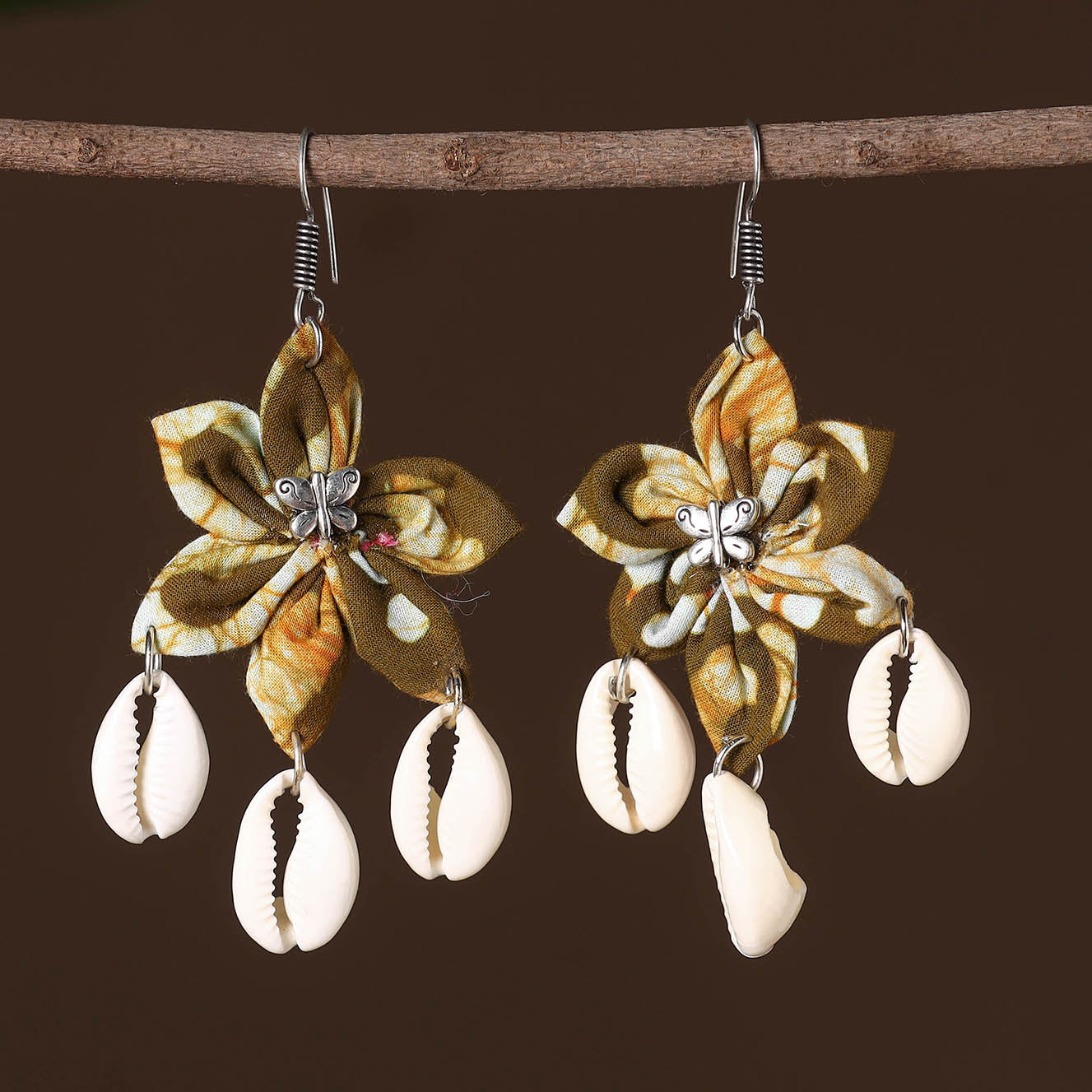 Brown - mishti fabart phool kali shell earrings