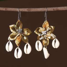 Brown - mishti fabart phool kali shell earrings