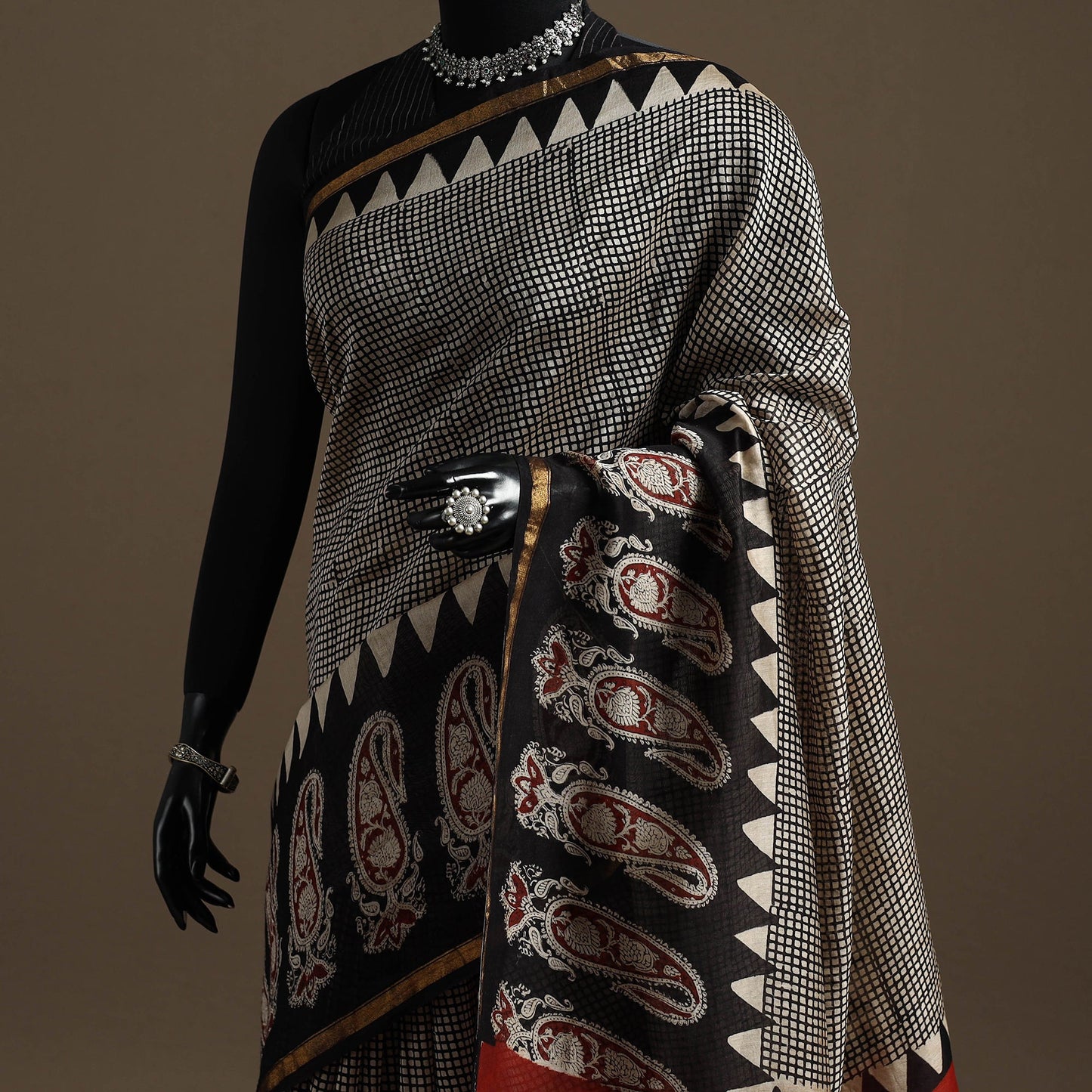 Chanderi silk hand bagru saree with zari border 10