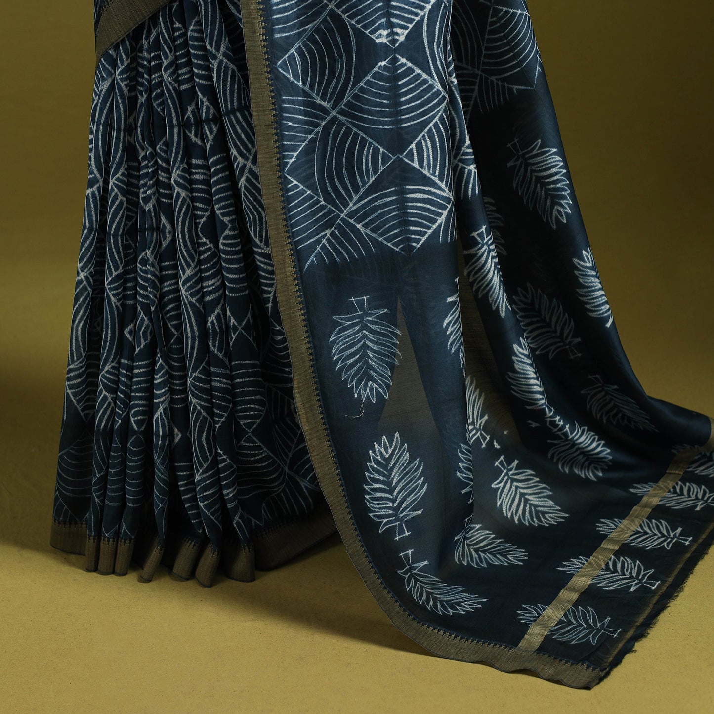 Chanderi silk nui shibori tie-dye saree with ghicha border