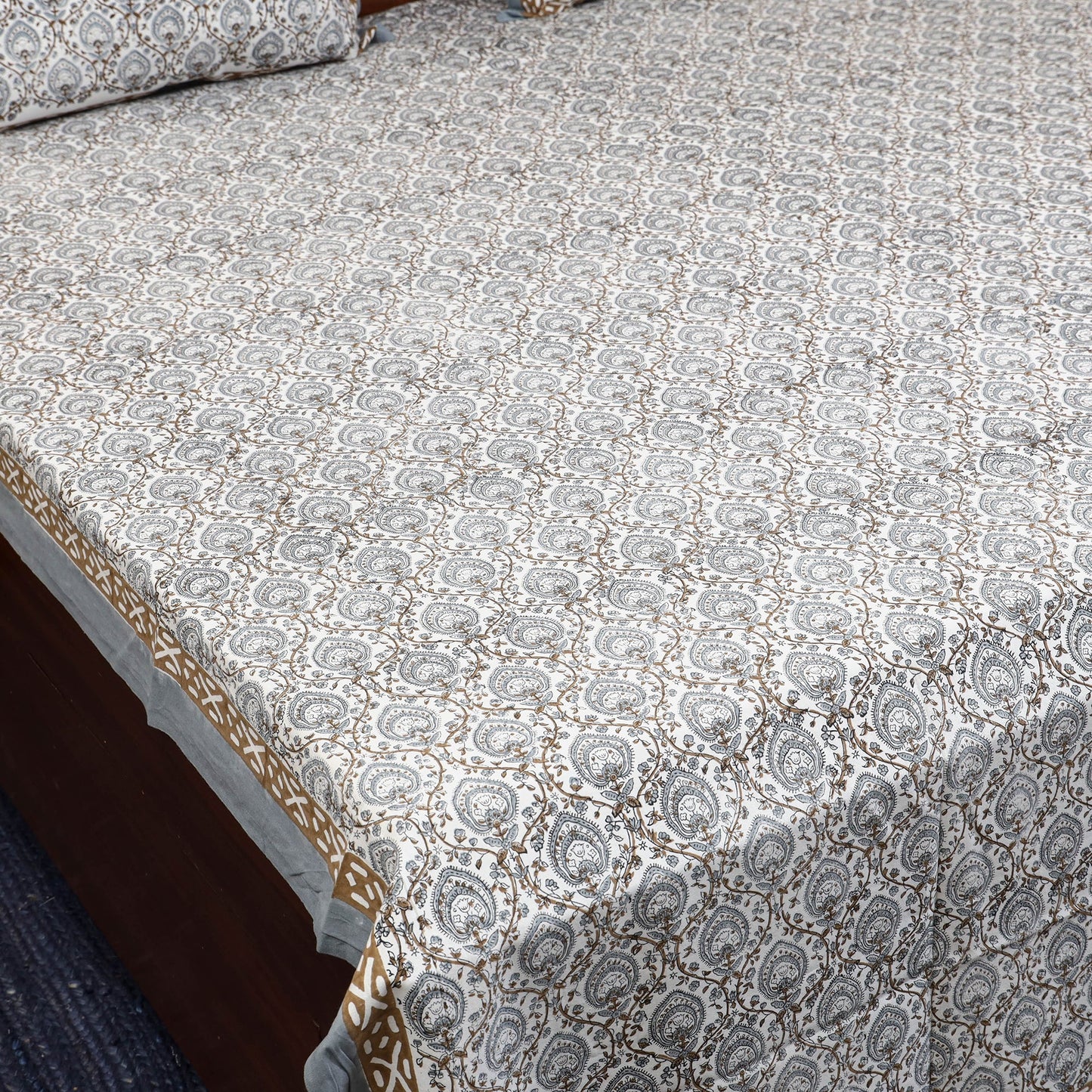 Cotton double sanganeri bed sheet set (108 x 90 in) 11