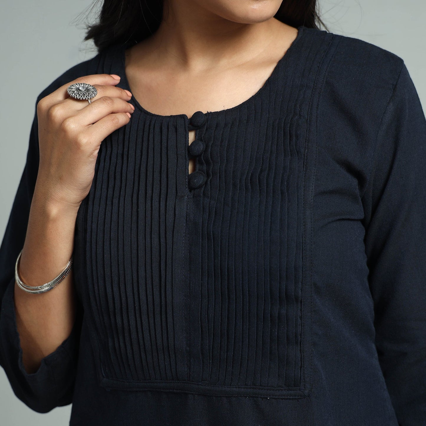 Buy Jhiri Handloom Cotton Pintuck Long Kurta Online l iTokri.com
