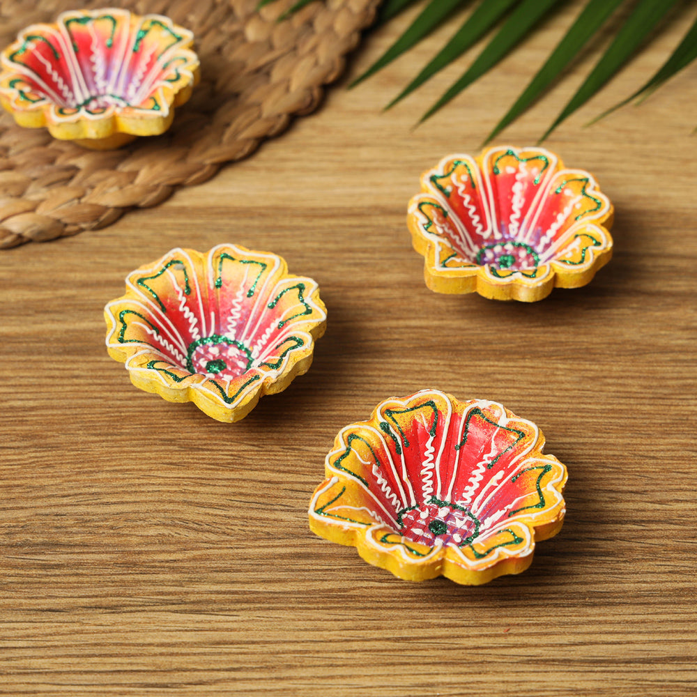  Decorative Handpainted Terracotta Diya (Set of 4) Online in India l iTokri.com 