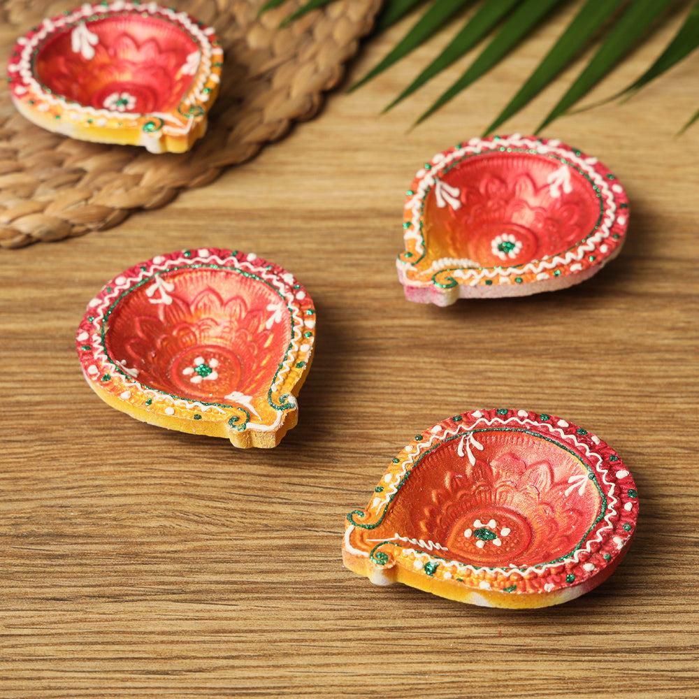  Decorative Handpainted Terracotta Diya (Set of 4) Online in India l iTokri.com 