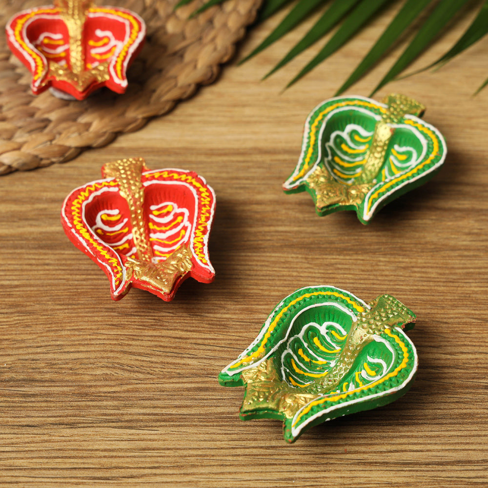  Decorative Handpainted Terracotta Diya (Set of 4) Online in India l iTokri.com 
