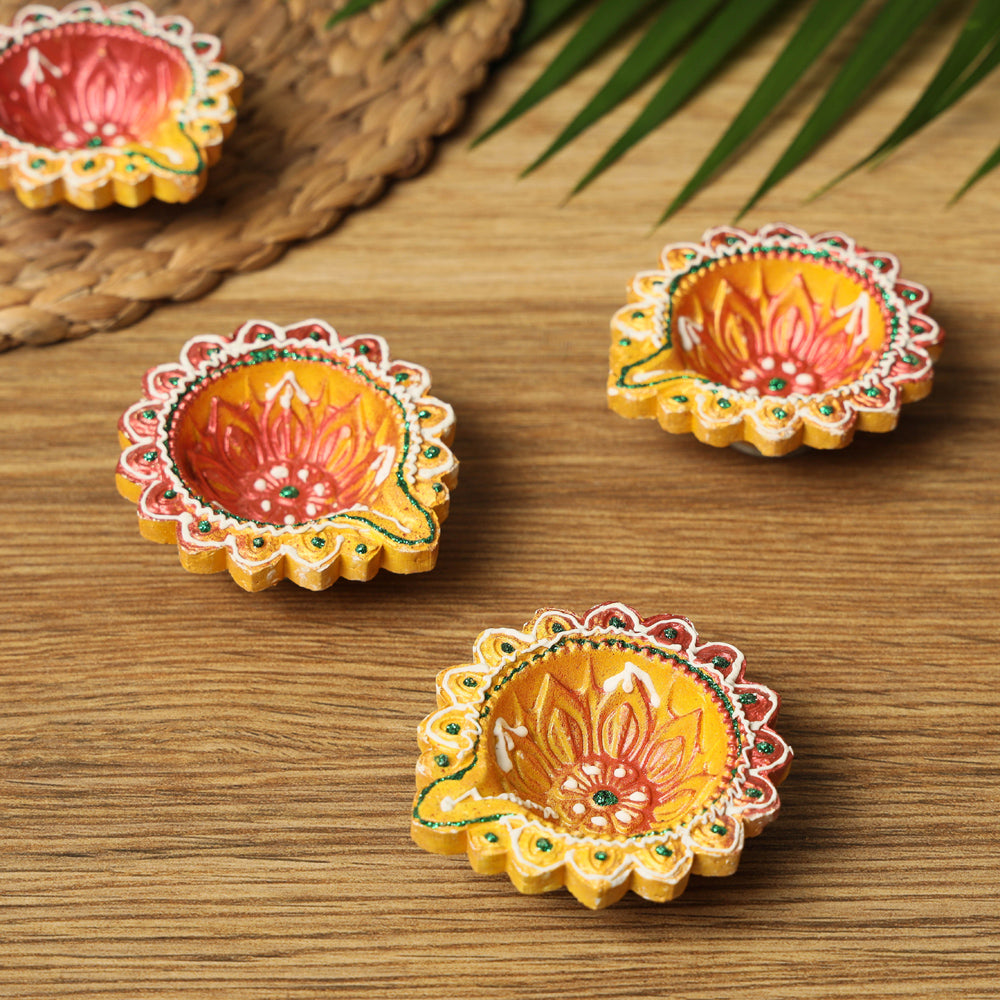  Decorative Handpainted Terracotta Diya (Set of 4) Online in India l iTokri.com 