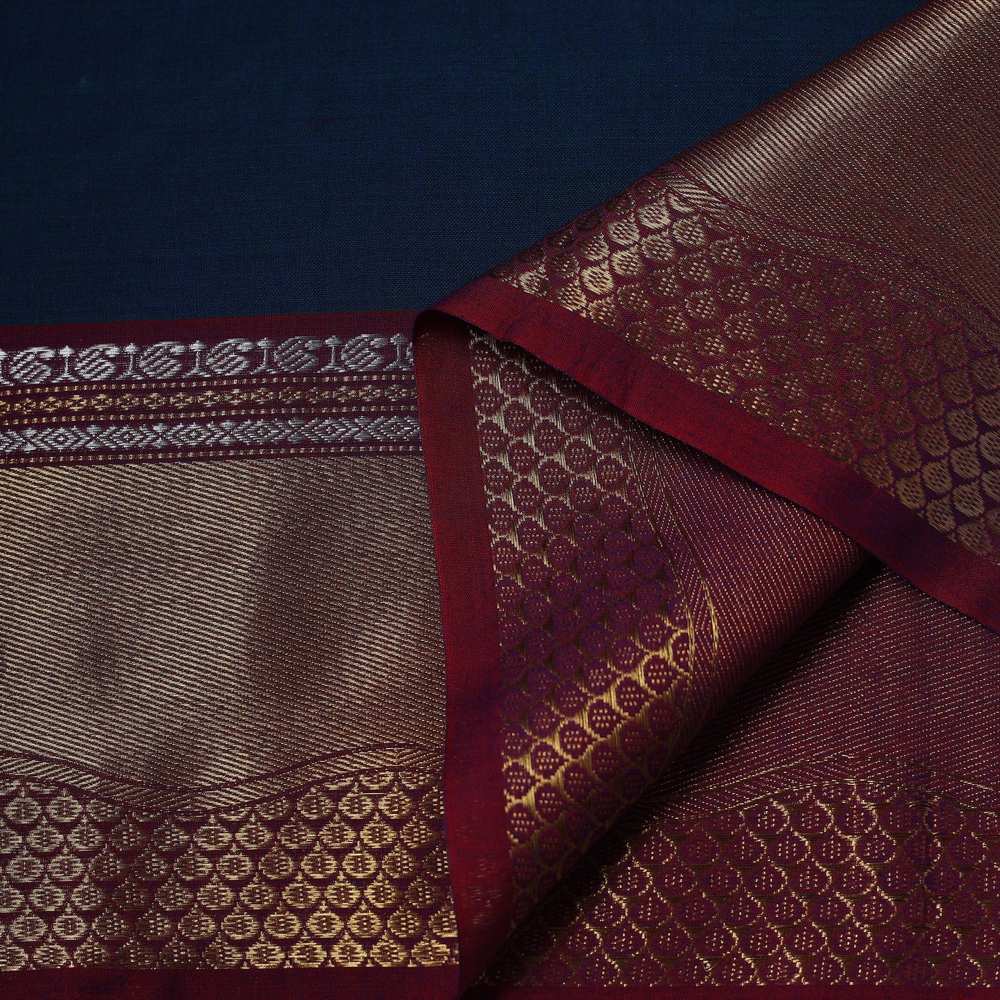 Dharwad cotton fabric with border 21 - handcrafted