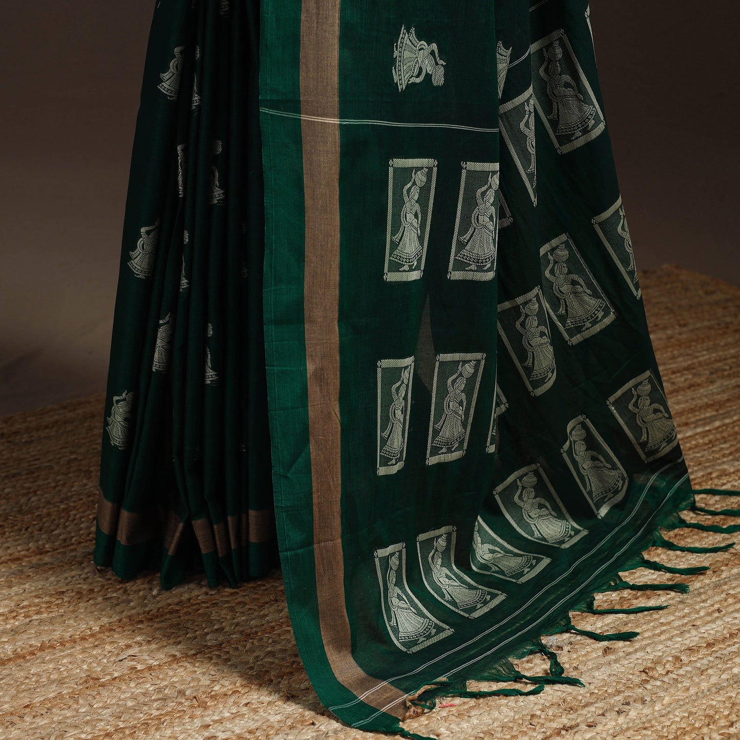 Dharwad cotton saree with thread buta 10 - handcrafted