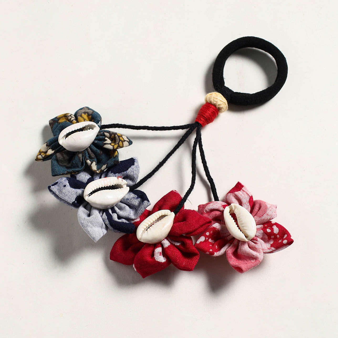 Fabart Phool Kali Shell Hair Rubber Band