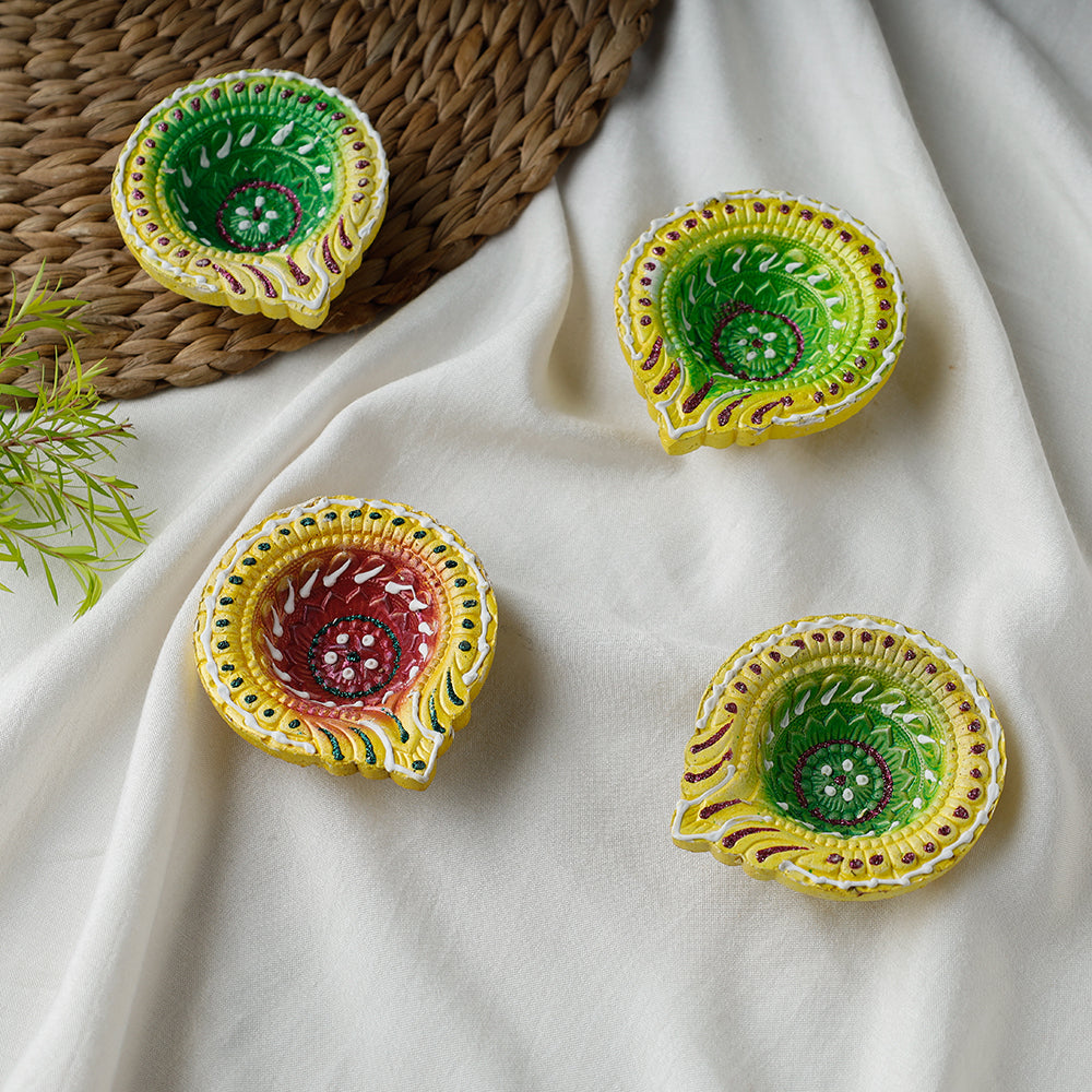  Festive Decor Handpainted Terracotta Diyas (Set of 4) Online in India l iTokri.com 
