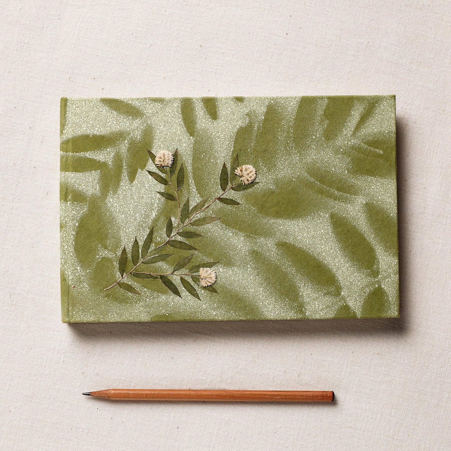  Flower Art Work Special Visitor Notebook (4.3 x 5.5 in) 