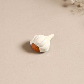 Garlic - handpainted terracotta magnet 06 - handcrafted