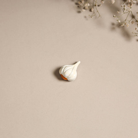 Garlic - handpainted terracotta magnet 06 - handcrafted