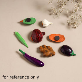 Green chilli - handpainted terracotta magnet 01