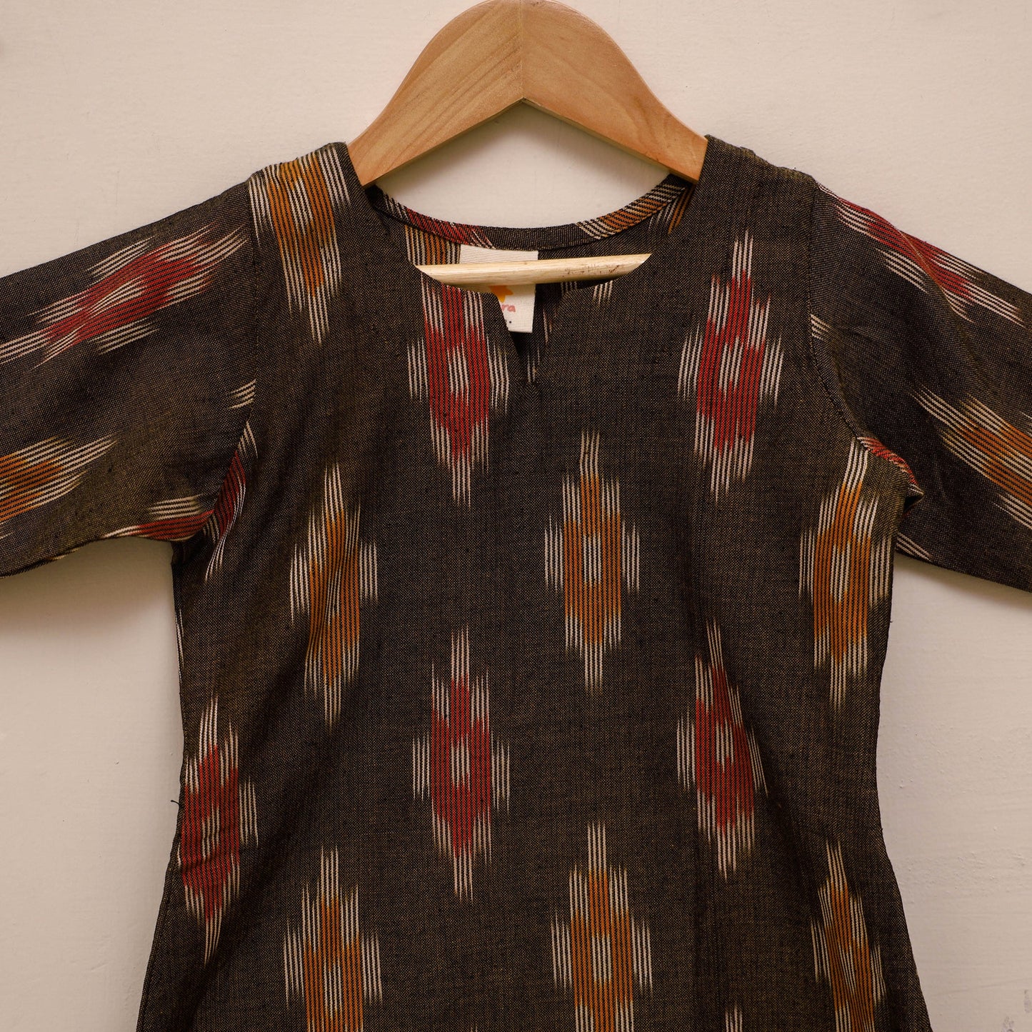 Girls pochampally ikat pure cotton kurta set (2-6 years) 01