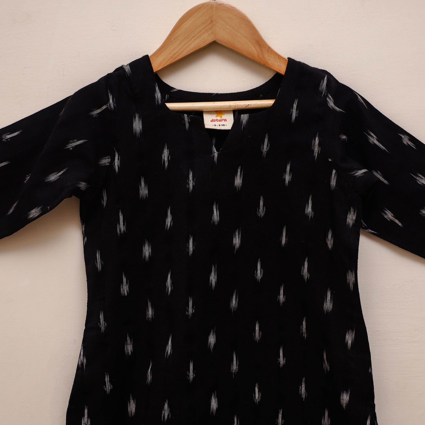 Girls pochampally ikat pure cotton kurta set (2-6 years) 02