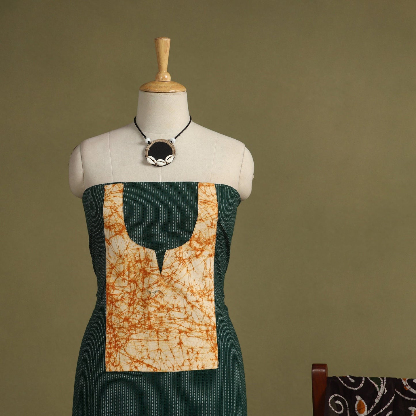 Green 2pc Unstitched Plain Dress Material with Jewellery Set