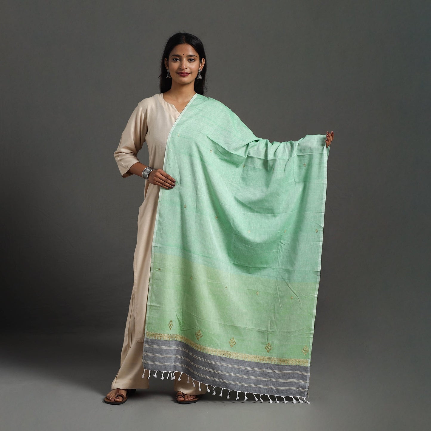 Green - assam weave thread buti cotton handloom dupatta 16