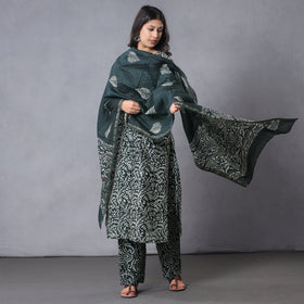 Green - Batik Printing Chanderi Silk Kurta with Palazzo & Dupatta Set