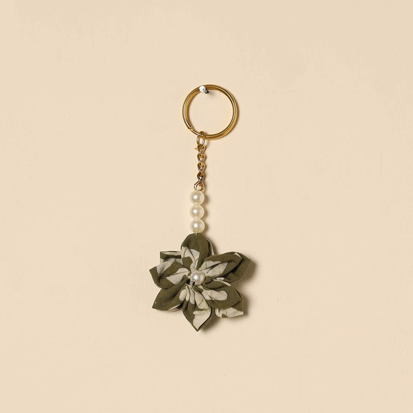 Beaded fabart flower keychain 02 - handcrafted